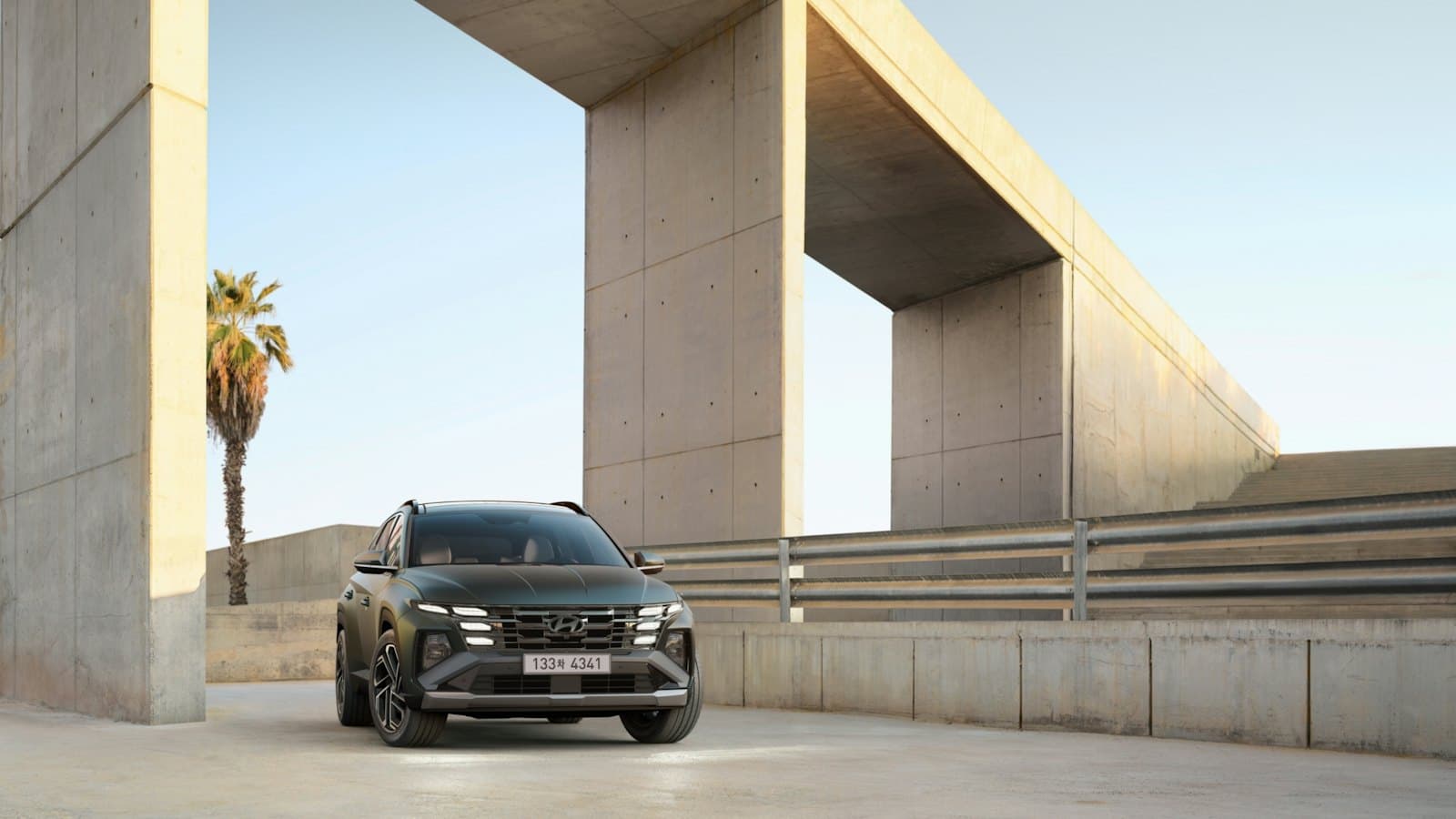 SUV en un entorno urbano, fotografía ilustrativa. No representa instalaciones de Valcron.